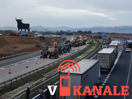 В Испании из-за фермерской блокады нарушено движение большегрузного транспорта