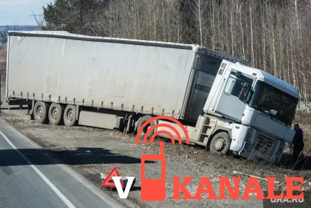 Трассу Екатеринбург — Тюмень перекрыли из-за ДТП двух грузовиков