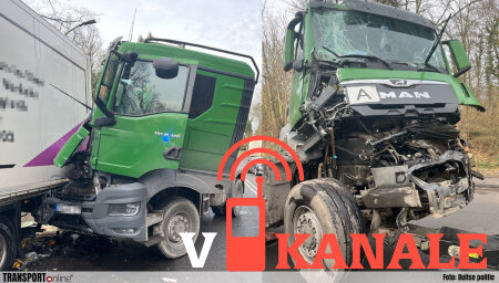 Германия: Водитель грузовика врезался в припаркованный грузовик