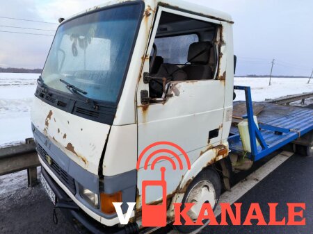 На тюменской трассе водителя эвакуатора убило отлетевшей металлической частью от колеса фуры