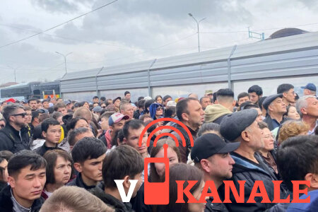 В Казахстане прокомментировали скопление машин и людей на границе с Узбекистаном