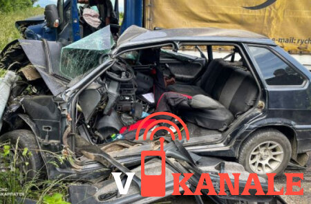 Украина: В Закарпатье жестко неразминулись Грузовой Бус и Lada Samara
