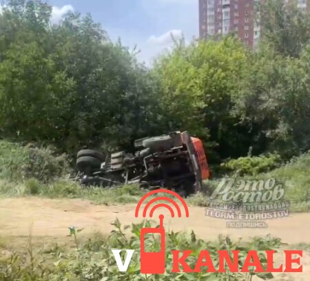 На Северном в Ростове обнаружили опрокинутый в овраг брошенный грузовик