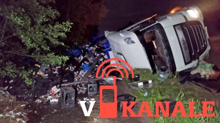 Германия: Фура с ящиками с пивом на трассе А10 перевернулся, водитель пострадал