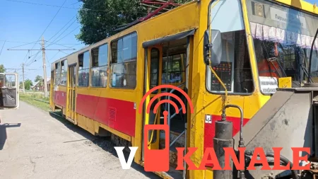 В Барнауле трамвай № 5 сошел с рельсов, пострадали два человека