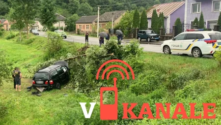 Украина: Смертельное ДТП на Закарпатье: водитель с двумя пассажирами вылетел с дороги в кювет