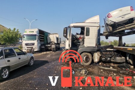 Узбекистан: Четыре грузовика, включая автотрейлер, столкнулись в Джизакской области