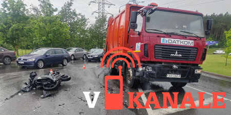 Авария на выезде на МКАД в Уручье. Мотоцикл не уступил дорогу мусоровозу