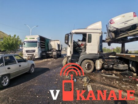 Узбекистан: На трассе в Джизакской области грузовики столкнулись с автотрейлером