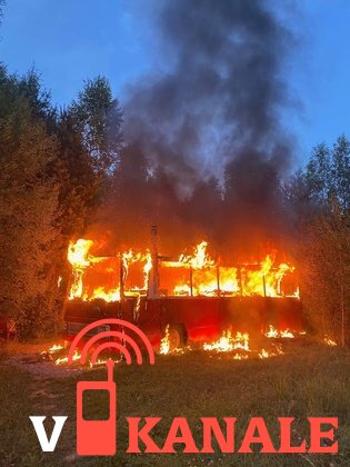 В Кировской области в глэмпинге сгорел домик-автобус